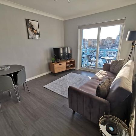 The Quay - Harbour View - By Tifa Stays Swansea Exteriér fotografie